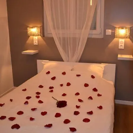 בית נופש Avec Privatif* Saint-Symphorien-les-Buttes