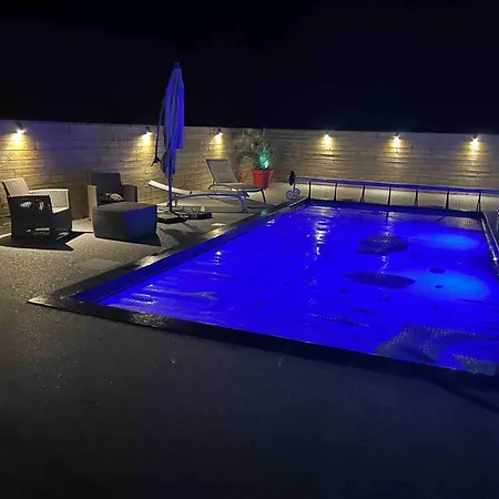 Avec Privatif* Holiday home